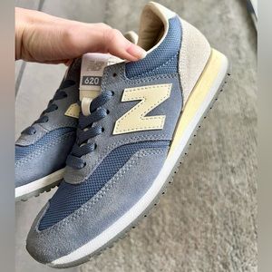 Women’s New Balance size 5.5
Cw620 / Blu / Suede Sneakers 15724